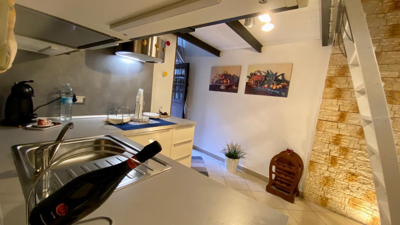 Zeus Charming Apartment Syracuse Exterior photo